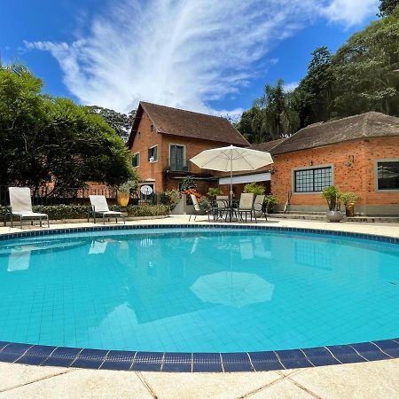 Villa Serena Bed & Breakfast Ембу Екстериор снимка