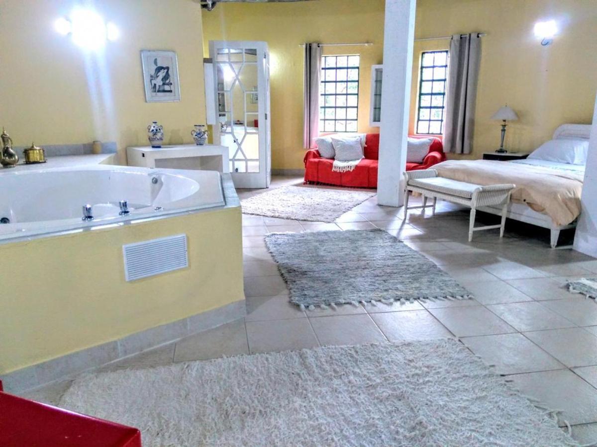 Villa Serena Bed & Breakfast Ембу Екстериор снимка