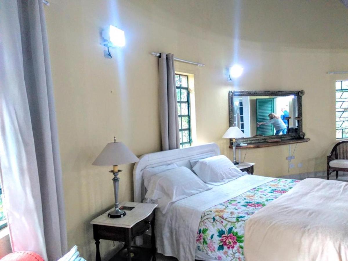 Villa Serena Bed & Breakfast Ембу Екстериор снимка