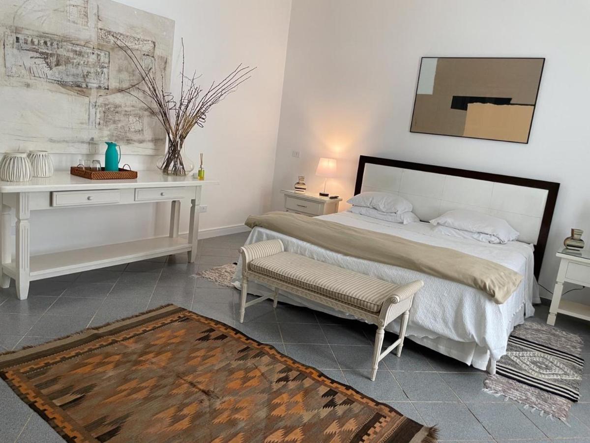 Villa Serena Bed & Breakfast Ембу Екстериор снимка