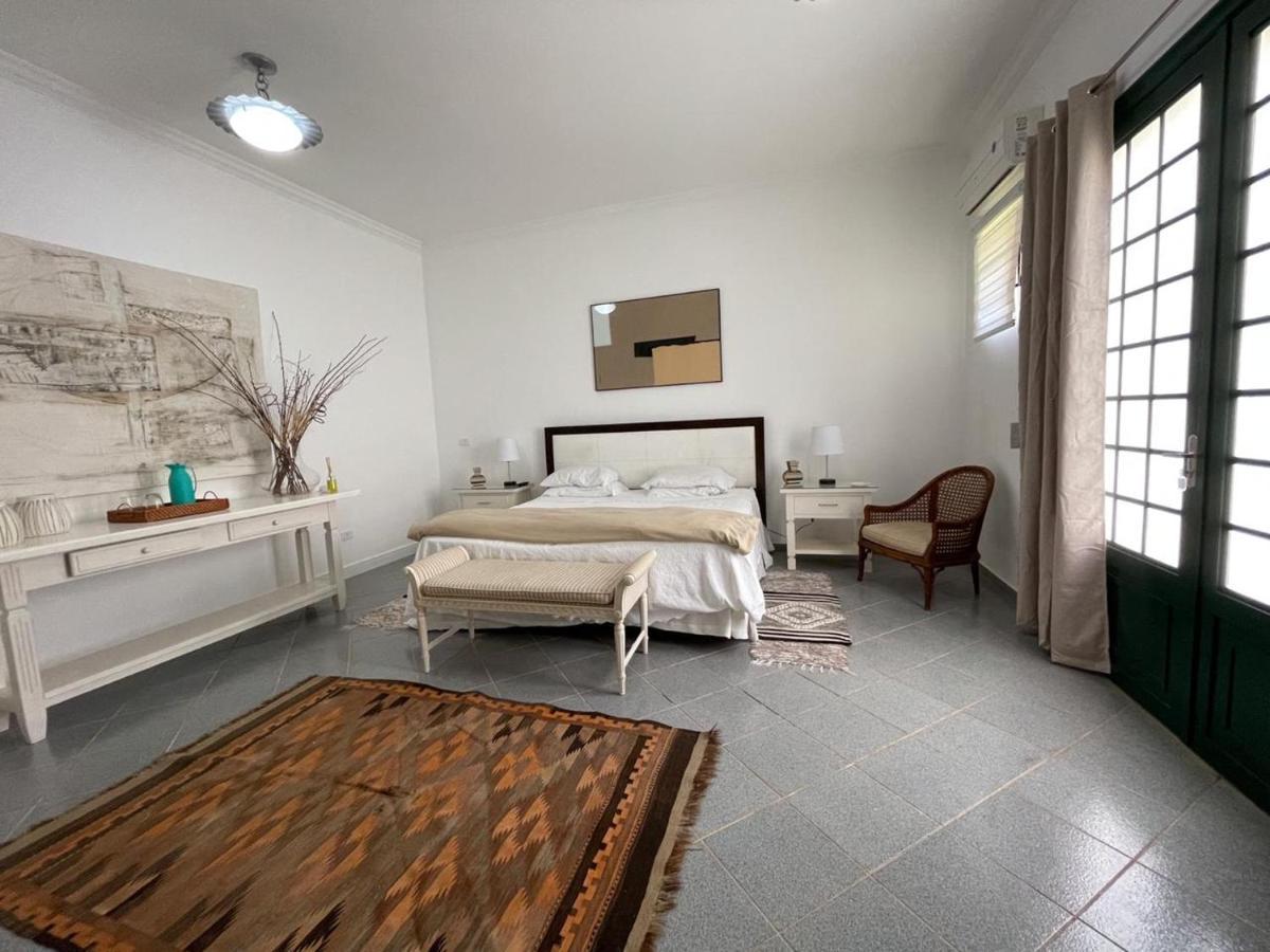 Villa Serena Bed & Breakfast Ембу Екстериор снимка