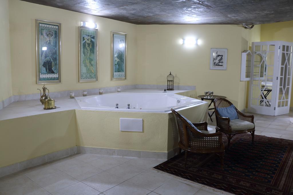 Villa Serena Bed & Breakfast Ембу Екстериор снимка