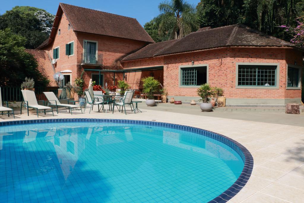 Villa Serena Bed & Breakfast Ембу Екстериор снимка