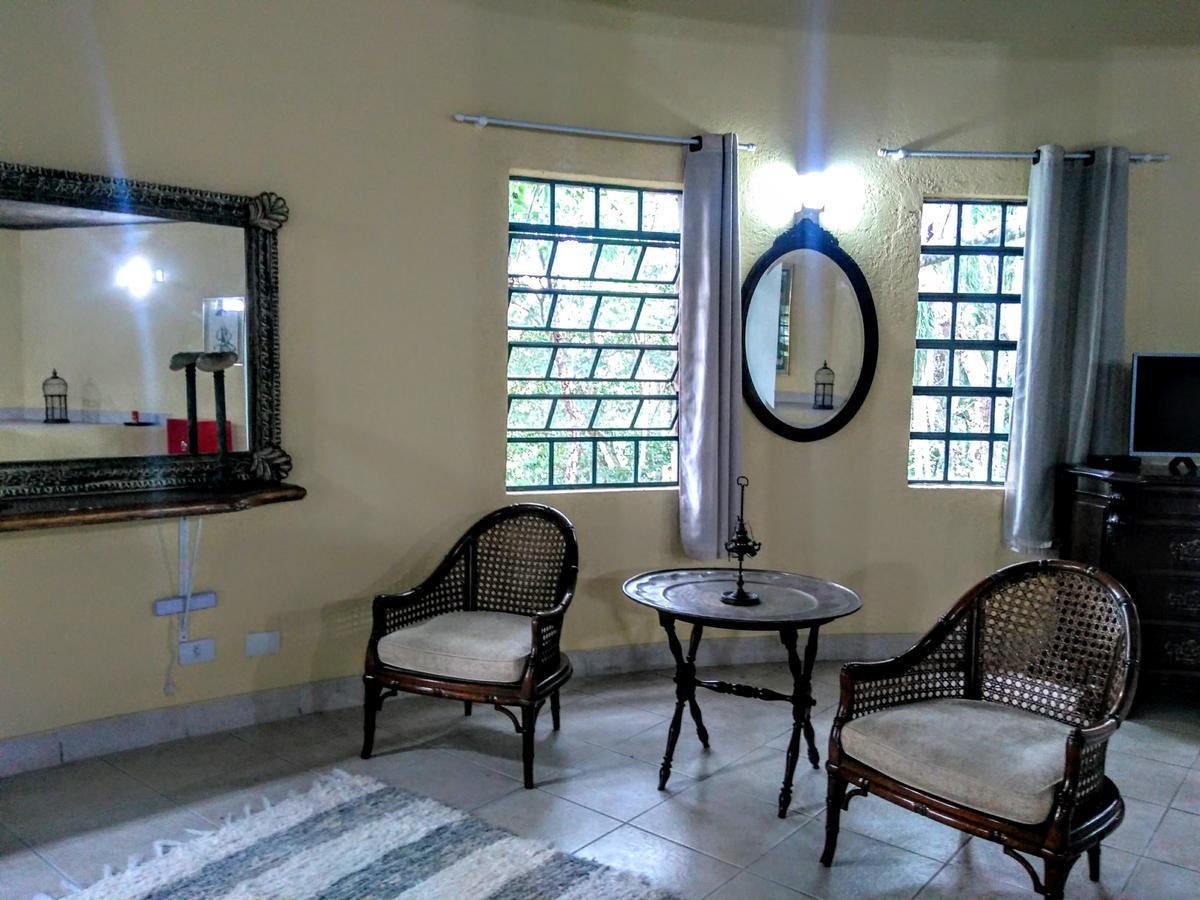Villa Serena Bed & Breakfast Ембу Екстериор снимка