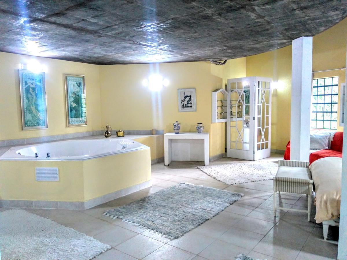 Villa Serena Bed & Breakfast Ембу Екстериор снимка